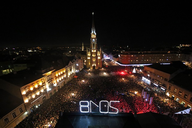 У Новом Саду рекордних 50 хиљада људи на дочеку 2018. (ФОТО)