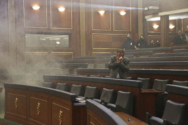 Посланици Самоопредељења осуђени на условне казне због сузавца у парламенту