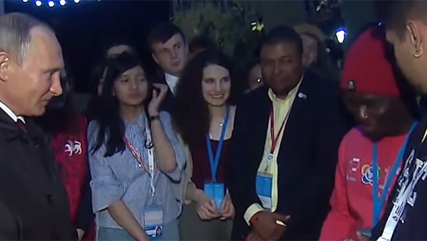 Путин се обратио студенту: Уштини ме слободно!