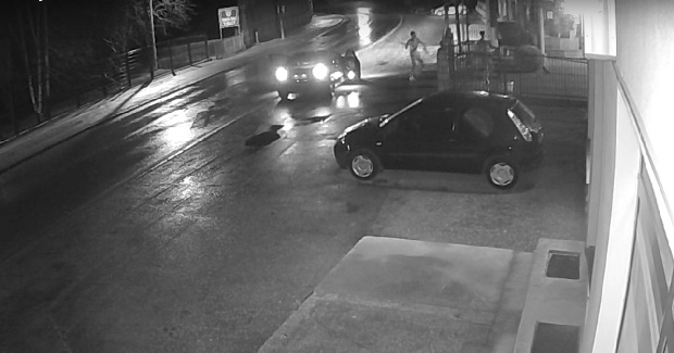 Видео изазвао буру у БиХ: Фудбалери из Беча изрешетали џамију флашама