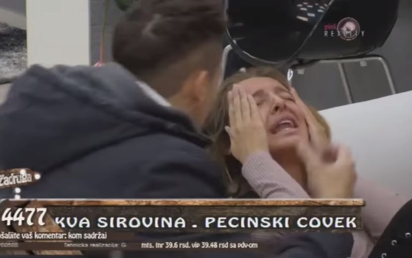 Луна и Слоба раскинули, он јој преврнуо кревет, она сломила његову слику(ВИДЕО)