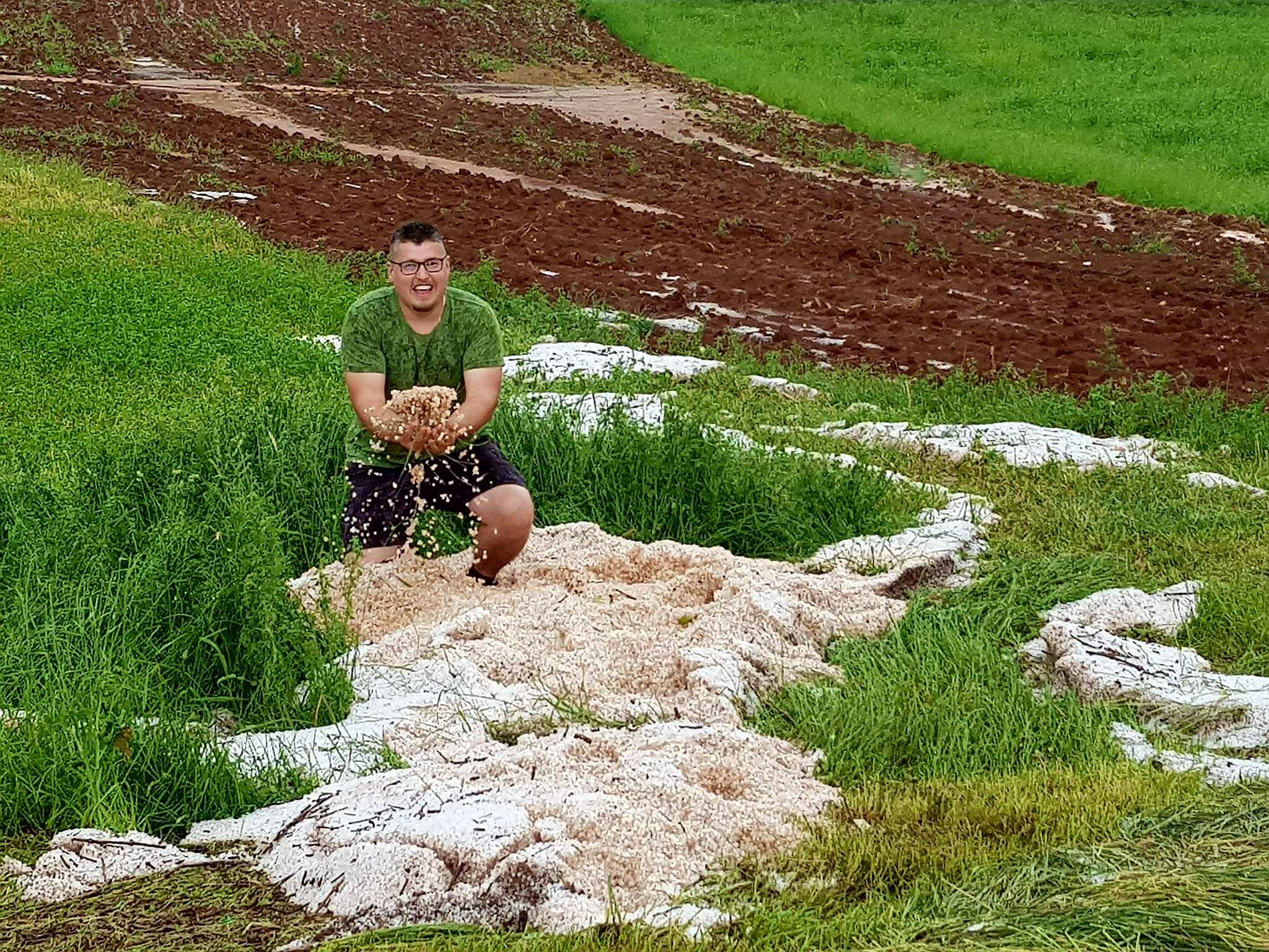 ЈАКО НЕВРЕМЕ У ХРВАТСКОЈ: На северу Истре пао град, формирао лед дебљи од 40 центиметара (ВИДЕО)