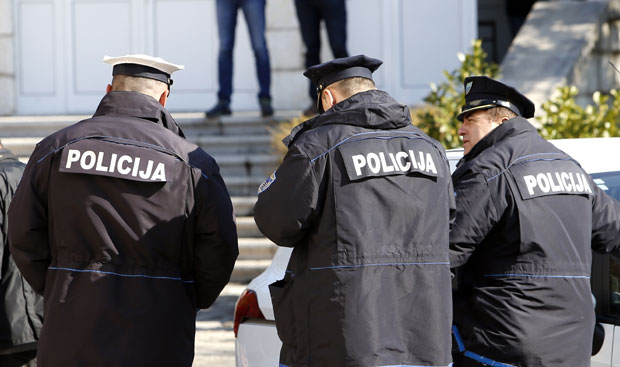 Полиција у Бихаћу претреса објекте у којима бораве мигранти