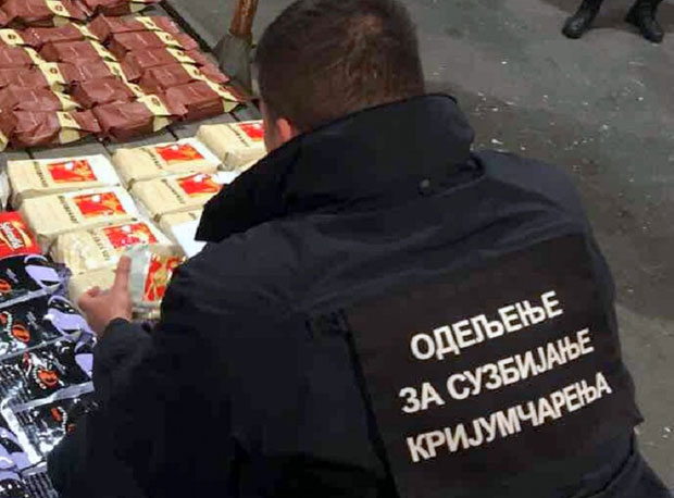 Откривен сумњиви товар међу курирским пошиљкама