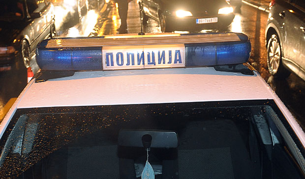 НЕСРЕЋА У КУМОДРАЖУ: Мотоциклиста погинуо након слетања са пута