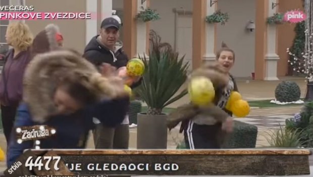 ОКРШАЈ ПРЕД СВИМА: Кија из све снаге гађала Луну лоптом, она била спремна на све да заштити Слобу! (ВИДЕО)