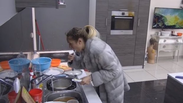 ЛУНА ПРАЛА ЗУБЕ НАД ПРЉАВИМ СУДОВИМА: Интернет се усијао од коментара (ВИДЕО) 