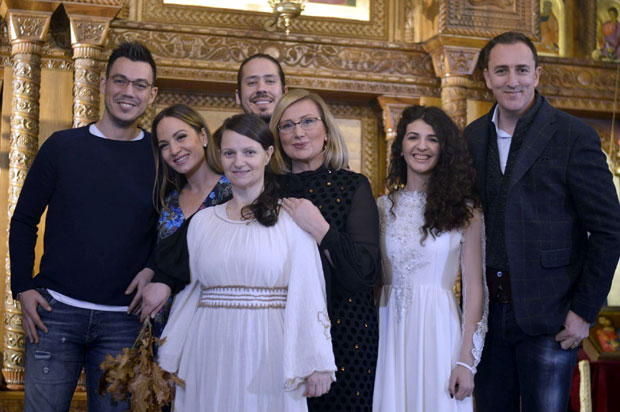 Божићна песма: Радост у срцу, мир у души (ВИДЕО)