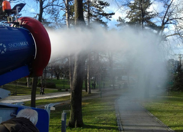 У Јагодини почео снег (ФОТО)
