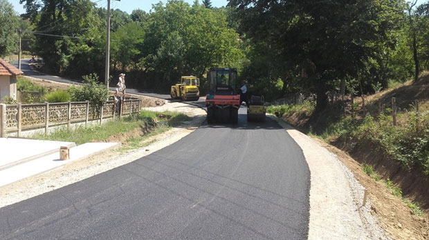 ОКОЛИНА РАЧЕ: Асфалт добили после две и по деценије