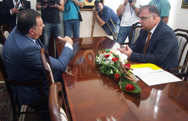 Додик позвао Иванића да обезбеди учешће Трећег пука у дефилеу оводом обележавања Дана РС