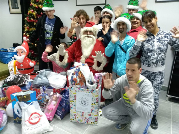 ХУМАНИТАРНА АКЦИЈА „ДИСК-ЏОКЕЈА“: Пакетићи за малишане