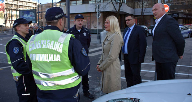 Поповић Ивковић обишла припаднике саобраћајне полиције