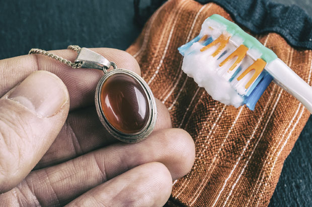 Очистите стари накит