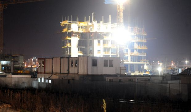 ПОЖАР У ОКВИРУ БЕОГРАДА НА ВОДИ: Горели контејнери са материјалом (ФОТО)