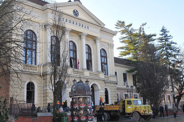 Непријатан мирис продужио распуст