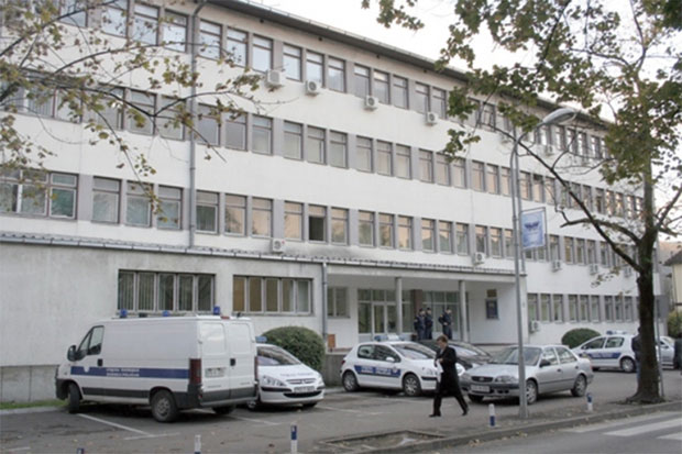 Отео и претукао девојку
