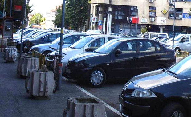 На судијин ауто бачена киселина 