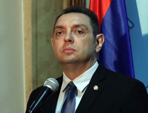 Вулин: Кад је на Вучића бацана клетва ћутали су, а сад...