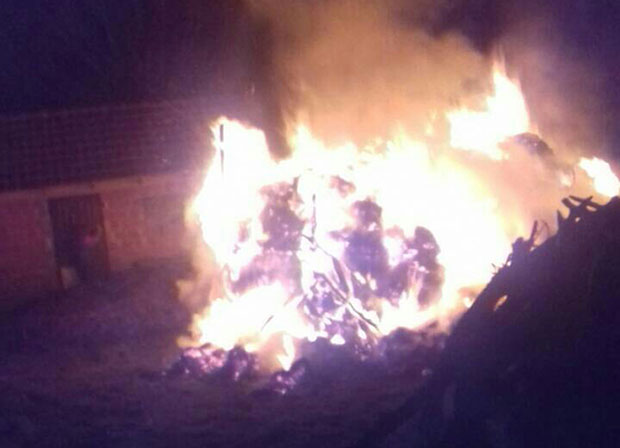 JOШ ЈЕДАН АТАК НА ПОВРАТНИКЕ: У Сувом Лукавцу на КиМ запаљено 300 бала сена