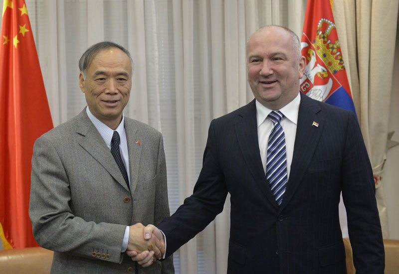 Амбасадор Кине и министар Србије за развој разговарали о индустријском парку у Борчи