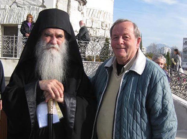 Амфилохију песма рођендански дар