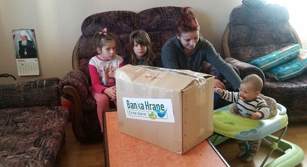 ПОДГОРИЦА ЗАВИЈЕНА У ЦРНО: Немаштина убила малу Јелену (2)