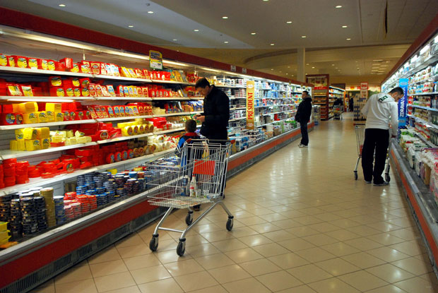 За празнике купујемо 40 одсто више хране него обично