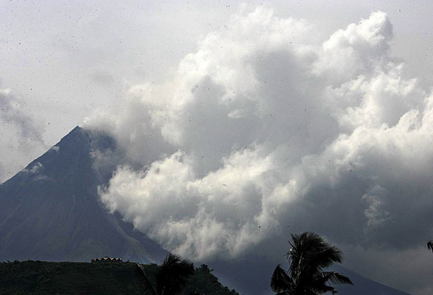 Прорадио вулкан, евакуисано на хиљаде житеља