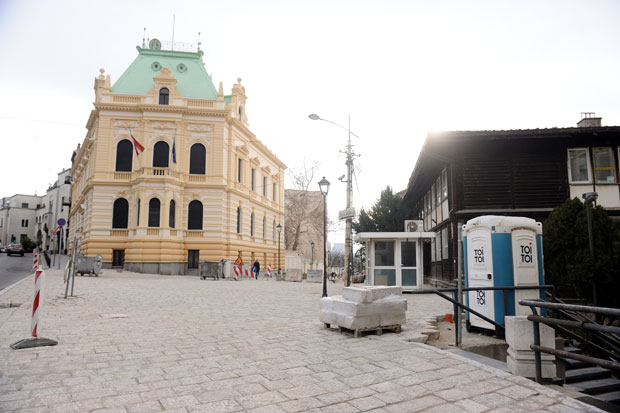 Поплочана пјацета на Косанчићу