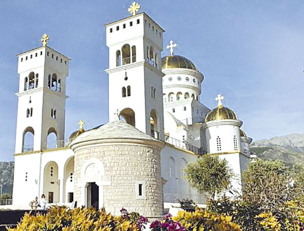 Манастире би и Мираш и власт