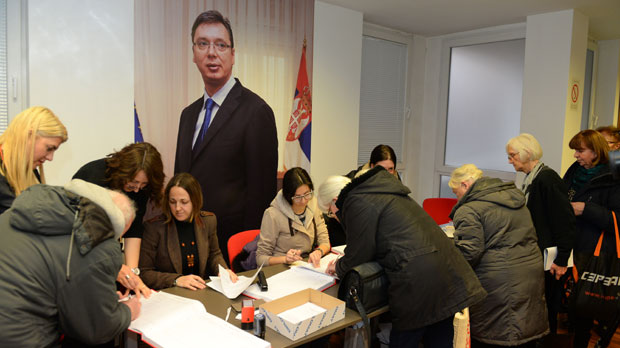 Вучић потписом подржао листу Зато што волимо Београд; Радојичић: Професионалци за Београд са још више душе