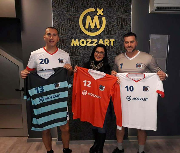 Mozzart donirao dve garniture sportske opreme Slogi iz Leskovca