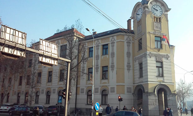 Напао чуваре на суђењу