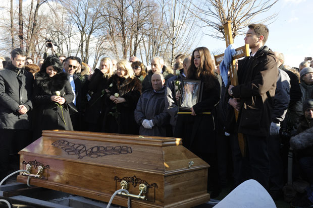 ИСПРАЋАЈ ОЛИВЕРА ИВАНОВИЋА: Косово је било његов усуд (ФОТО/ВИДЕО)