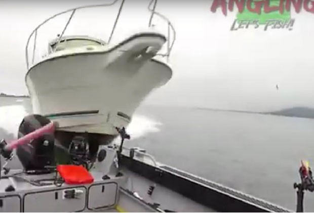 ГЛЕДАЛИ СМРТИ У ОЧИ: Глисер великом брзином буквално прегазио рибарски чамац (ВИДЕО) 