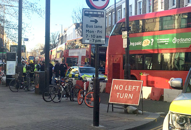 Пакет у Лондону није сумњив, уклоњени полицијски кордони

