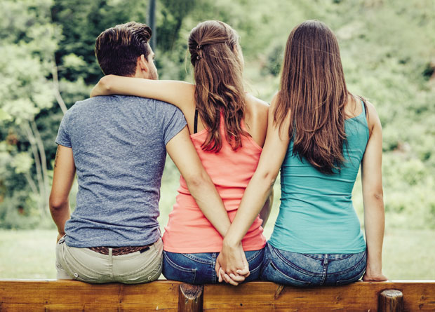 Може ли се истовремено волети више особа?!