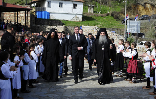 Председник доноси на КиМ поруке охрабрења