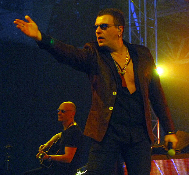 Ђуле частио обожаваоце (ВИДЕО)