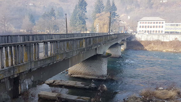 Држава умива камени мост у Шарампову