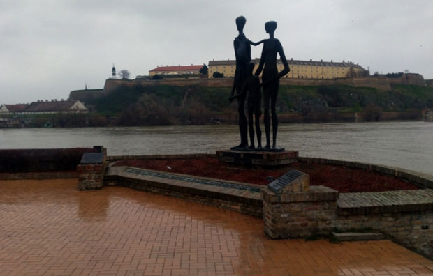 Ледена тишина уз сећање на жртве