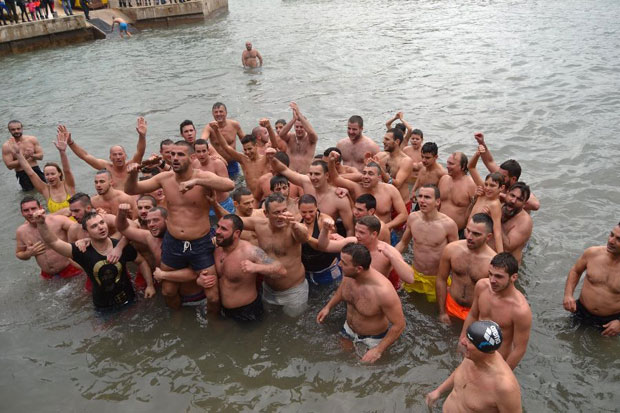 ШПИЈУНКА: У море по крст