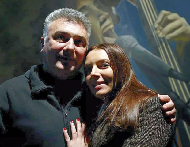 МЈУЗИКЛ О СЛОБИ И МИРИ: Певање са пуцањем