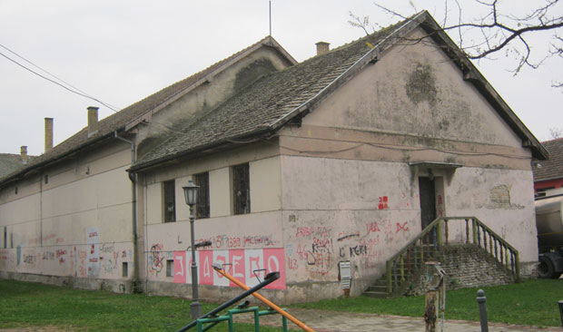 Змајево: Играју коло у задрузи