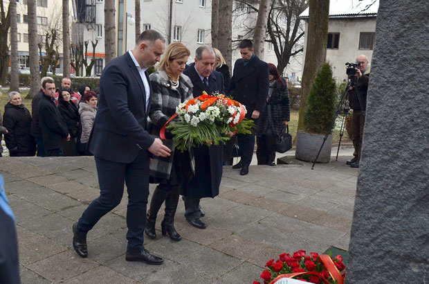 Цвеће за 47 жртава