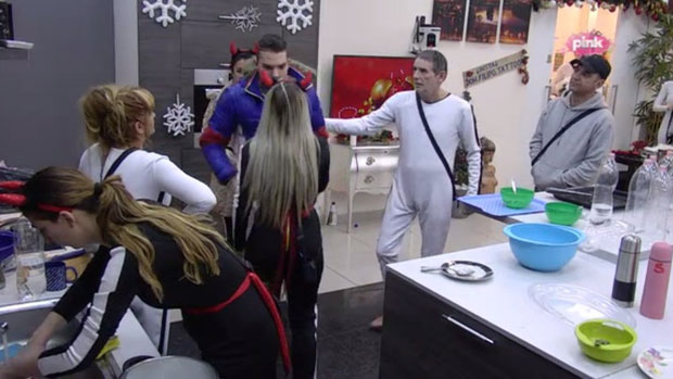 Анђело викао на Теодору због тога што му је вређала мајку, а онда Гордана пресудила њиховој ВЕЗИ! (ВИДЕО)