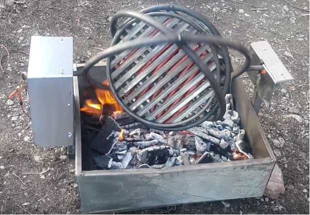 ГЕНИЈАЛАН ИЗУМ: Милош направио “жироскопски роштиљ” који се окреће (ВИДЕО)