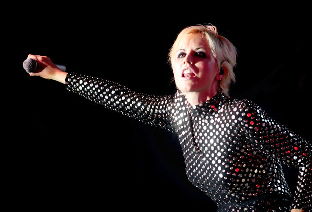 Долорес почива поред оца Терија