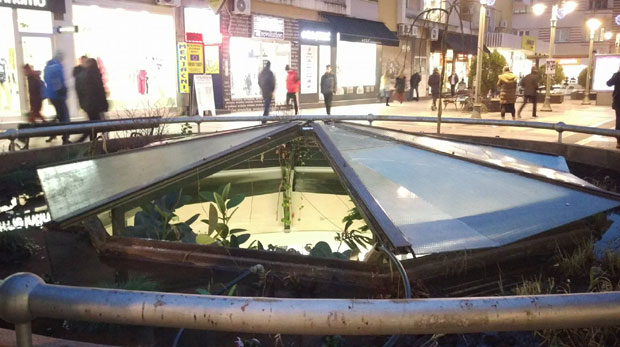 Дечак бежао од пса, па пропао кроз кров тржног центра у Нишу